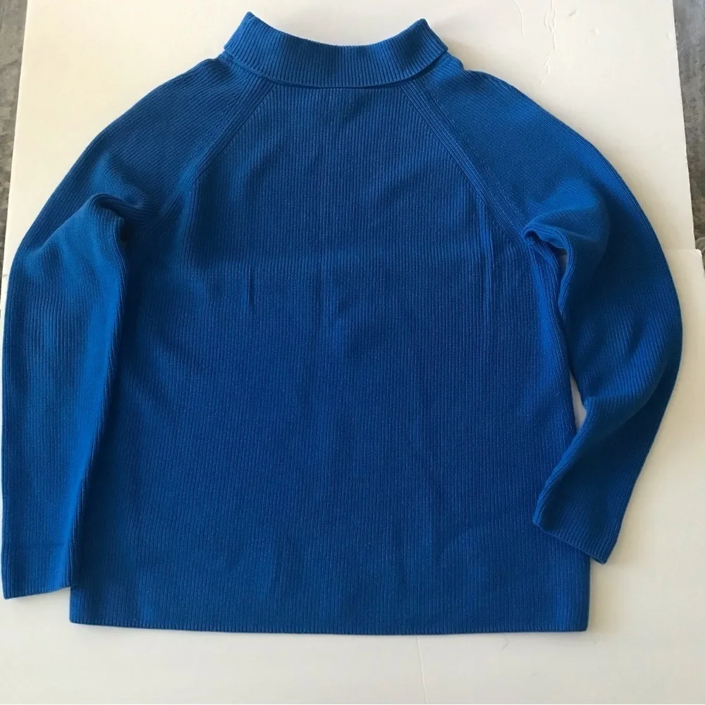Talbots size M royal blue long sleeve sweater Side slits round neck‎